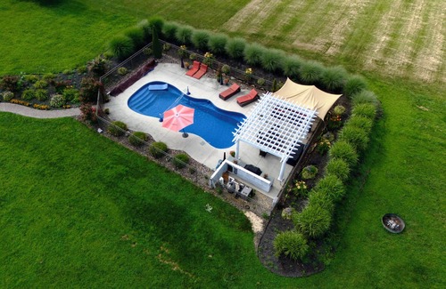 Mertztown Casa | Country Home Hot tub, Sauna, Pool table. 10 minutes from Bear Creek Ski Resort
