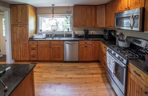 Wilmington Casa | Country Home in Heart of Village Close to Mt.Snow!