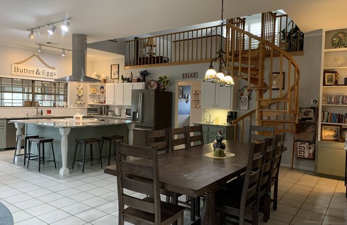 Voca Casa | Country Home on 33 acres, sleeps 20, On the San Saba River!