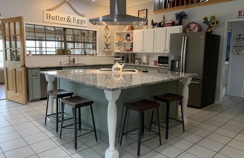 Voca Casa | Country Home on 33 acres, sleeps 20, On the San Saba River!