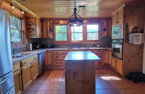 Boomer Casa | Country Home Private Setting Mountain Views