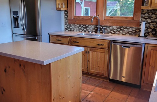Boomer Casa | Country Home Private Setting Mountain Views