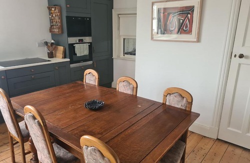 Kildare Apartamento | Country home with a Pub, Restaurant & Brewery onsite !