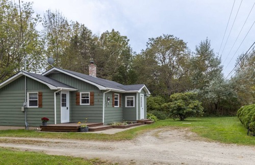 Deerfield Casa | Country home with cozy fireplace