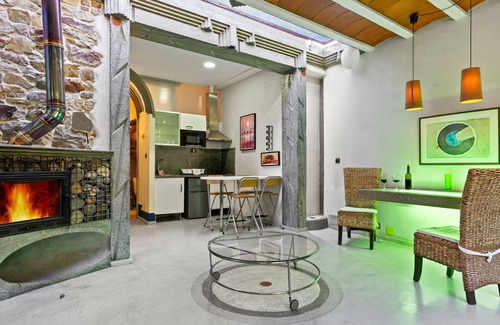 Meruja Casa | Casa rural 'Zentralclub Proton' con vistas a la montaña, terraza privada y Wi-Fi