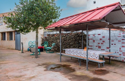 Perena Casa | Casa rural 'La Plazuela De Mari I' con jardín privado y Wi-Fi