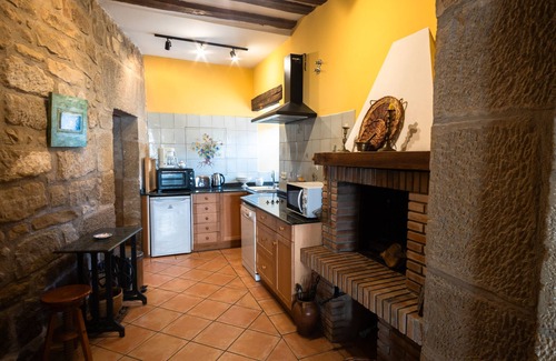 Villabuena de Alava Casa | Country House 'Baigorrietxea' with Private Terrace and Balcony