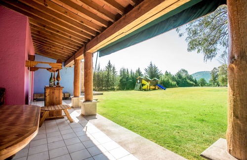 Texcoco Casa | Casa de campo con 2.500m de jardín y parque infantil.