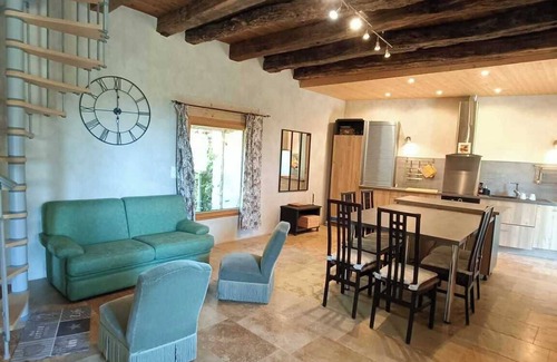 Auriac-du-Perigord Villa | Casa rural 'Domaine De La Salamandre' con terraza y jardín privados
