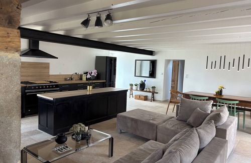 Lanobre Casa | Country house, 136 M2, living room 50 M2, 2 bedrooms, 2 living rooms, Cantal