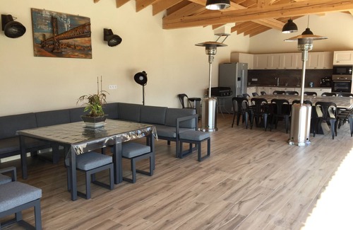 Avignon Casa | CASA DE CAMPO A 2 PASOS DE LA CIUDAD