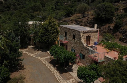 Kato Simi Casa | Casa rural 'Akros Oreon Apartamento Voliares' con vistas a la montaña, terraza privada y Wi-Fi