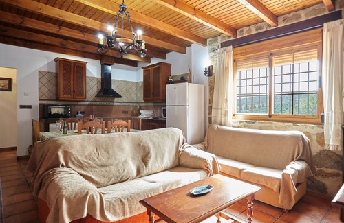 Arbuniel Casa | Casa rural 'Alojamiento Rural La Ventilla' con vistas a la montaña, piscina privada y Wi-Fi