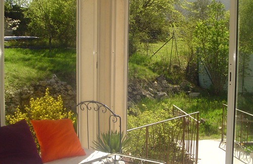 Brissac Casa | Casa de campo entre viñedos, matorrales y río.