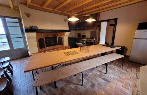 Feugarolles Casa | Country house by a stream