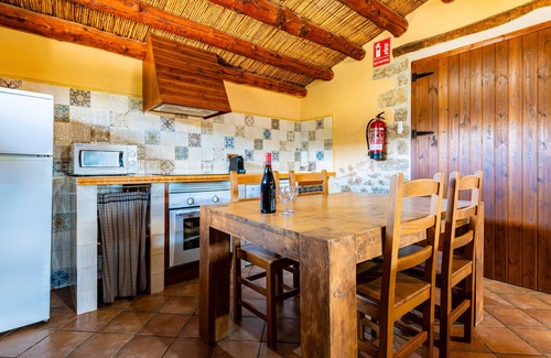 Vilar de Canes Casa | Casa rural 'Casa Jaraiz' con vistas a la montaña, piscina compartida y Wi-Fi