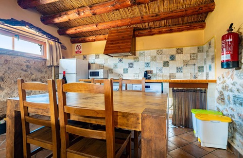 Vilar de Canes Casa | Casa rural 'Casa Jaraiz' con vistas a la montaña, piscina compartida y Wi-Fi