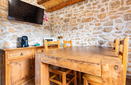 Vilar de Canes Casa | Casa rural 'Casa Dragons' con vistas a la montaña, piscina compartida y Wi-Fi