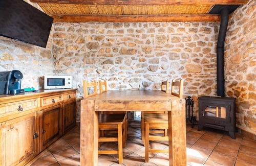 Vilar de Canes Casa | Casa rural 'Casa Dragons' con vistas a la montaña, piscina compartida y Wi-Fi
