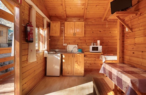 Hornos Casa | Casa rural 'Cabaña De Madera 3' con vistas a la montaña, piscina compartida y aire acondicionado