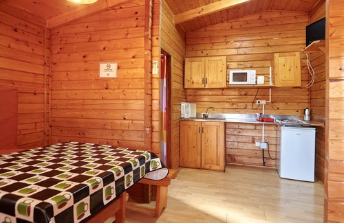 Hornos Casa | Casa rural 'Cabaña De Madera 2' con vistas a la montaña, piscina compartida y aire acondicionado