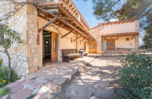 Sinarcas Cabina | Casa rural 'Cabañas Rusticas 6' con vistas a la montaña, piscina compartida y Wi-Fi