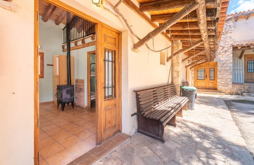 Sinarcas Cabina | Casa rural 'Cabañas Rusticas 6' con vistas a la montaña, piscina compartida y Wi-Fi