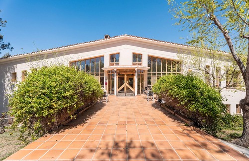 Sinarcas Cabina | Casa rural 'Cabañas Rusticas 6' con vistas a la montaña, piscina compartida y Wi-Fi