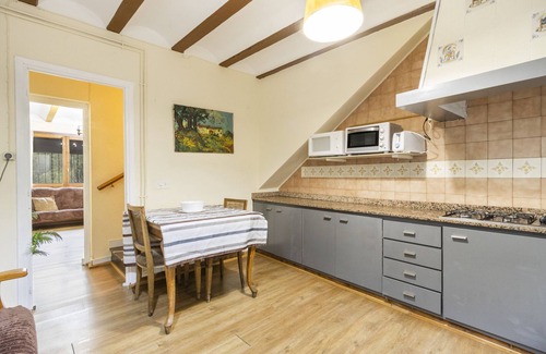 Oden Villa | Casa rural 'Cal Pastor' con piscina privada, jardín privado y Wi-Fi