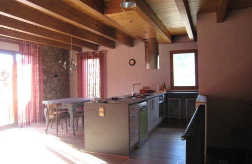 Aranser Casa | Casa rural 'Cal Poeta' con vistas a la montaña, jardín privado y Wi-Fi