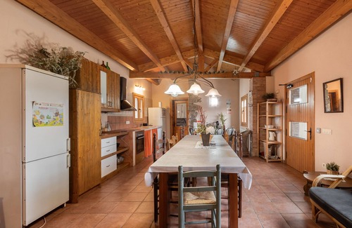 Casserres Casa | Casa rural 'Cal Torrentí' con vistas a la montaña, piscina privada y Wi-Fi