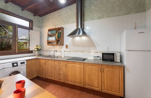 Hermigua Casa | Casa rural 'Casa Afortunada' con vistas al mar, balcón y Wi-Fi