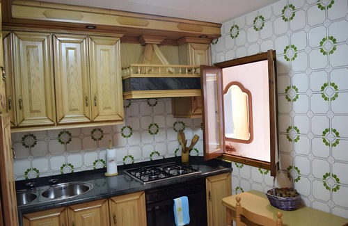 Requias Casa | Casa rural 'Casa Chuca' con vistas al lago y Wi-Fi