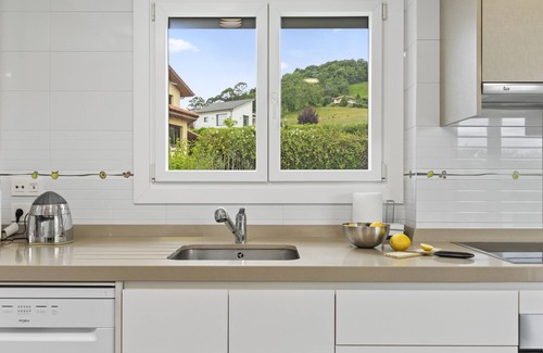 Tornon Casa | Casa rural 'Casa La Manzana' con vistas a la montaña, terraza privada y Wi-Fi