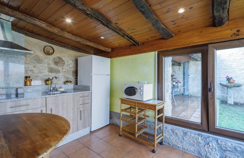 Portas Casa | Casa rural 'Casa Roi' con terraza privada, jardín privado y Wi-Fi