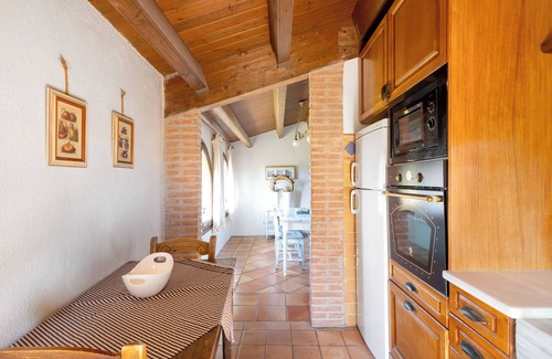 El Bruc Casa | Casa rural 'Casa Romaní' con vistas a la montaña, piscina compartida y Wi-Fi