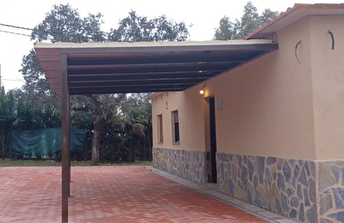 Guillena Casa | Casa rural 'Casaruralsevilla La Cabaña De Petra' con vistas a la montaña, Wi-Fi y aire acondicionado