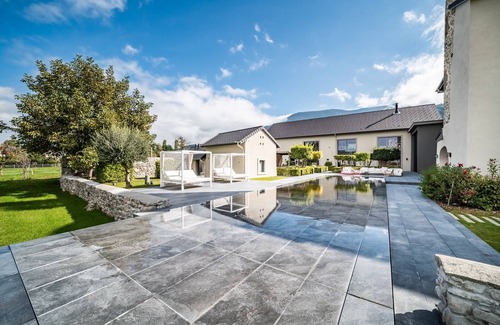 Saint-Cergues Casa | Casa de campo 'Chateau De Neydens' con vistas a la montaña, Wi-Fi y aire acondicionado
