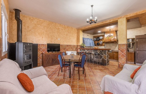 Las Molineras Casa | Casa rural 'Cortijo Pinsapo' con vistas a la montaña, Wi-Fi y aire acondicionado
