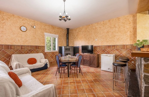 Las Molineras Casa | Casa rural 'Cortijo Pinsapo' con vistas a la montaña, Wi-Fi y aire acondicionado