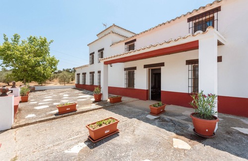 Archidona Casa | Casa Rural 'Cortijo De La Vía' con Vistas a la Montaña, Piscina Privada y Wi-Fi