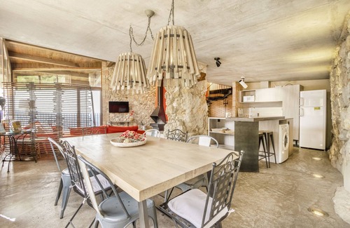 Oden Casa | Casa rural 'El Cobert De Lera' con vistas a la montaña, piscina privada y Wi-Fi