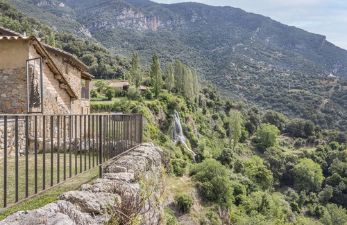 Oden Casa | Casa rural 'El Cobert De Lera' con vistas a la montaña, piscina privada y Wi-Fi