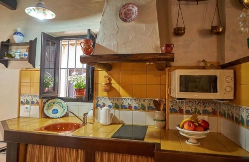 Fuenteheridos Casa | Casa rural 'El Zarzo' con vistas a la montaña, terraza compartida y Wi-Fi