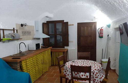 Benalúa de Guadix Casa | Casa rural 'El Melocotonero' con vistas a la montaña, Wi-Fi y aire acondicionado