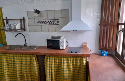 Benalúa de Guadix Casa | Casa rural 'El Melocotonero' con vistas a la montaña, Wi-Fi y aire acondicionado