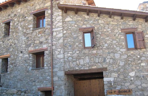 Aranser Casa | Casa rural 'El Paller O La Casa De Ca L'Escolà' con vistas a la montaña, terraza compartida y Wi-Fi