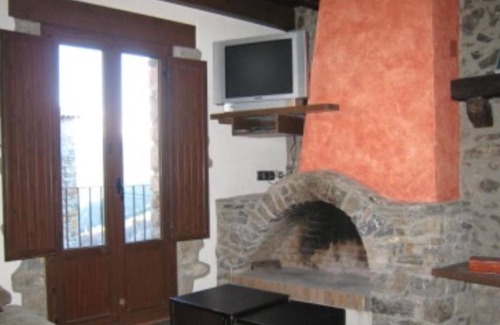 Aranser Casa | Casa rural 'El Paller O La Casa De Ca L'Escolà' con vistas a la montaña, terraza compartida y Wi-Fi