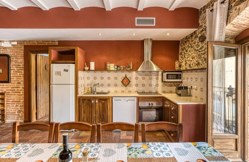 Garriguella Casa | Casa rural 'El Torn' con vistas a la montaña, Wi-Fi y aire acondicionado