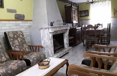 Muda Casa | Casa rural 'Entrepeñas' con vistas a la montaña, terraza compartida y Wi-Fi